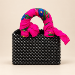 AMARA – Sac à Main Perlé Noir à Fleurs Fuchsia | Sacoches de Paty