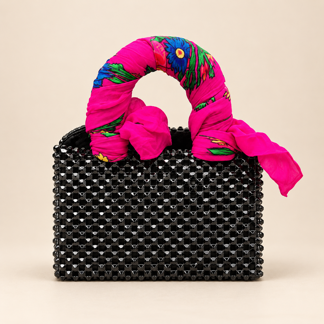 AMARA – Sac à Main Perlé Noir à Fleurs Fuchsia Sacoches de Paty1 AMARA – Sac à Main Perlé Noir à Fleurs Fuchsia | Sacoches de Paty – Image 1