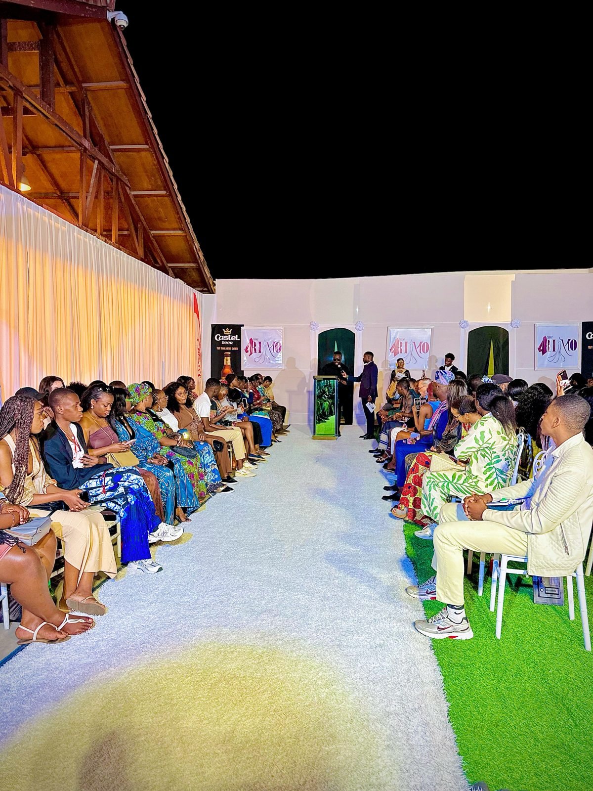 Le public autour du podium de la Fashion Innovation Week 2026.