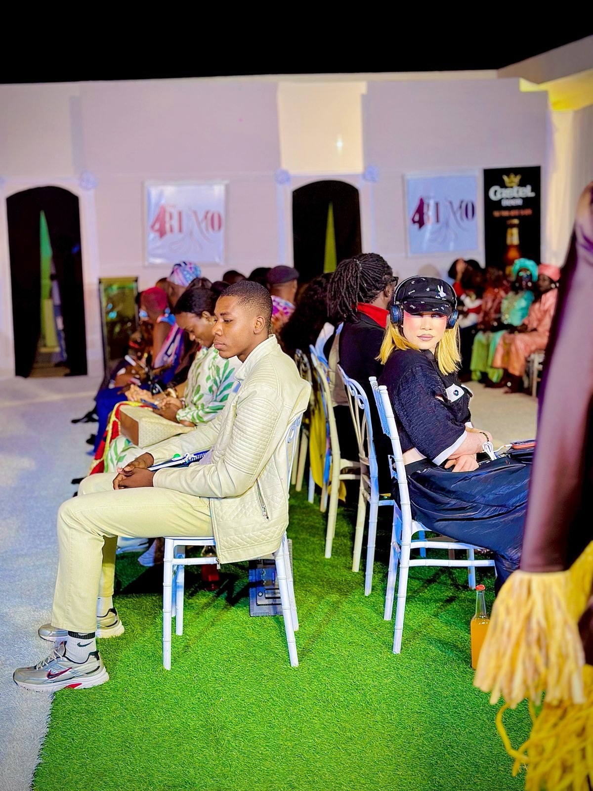 Le public autour du podium de la Fashion Innovation Week 2026.